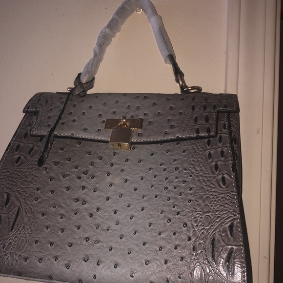 Elegant Gray Crocodile-Embossed Handbag(Ashley Hordge) - Picture 3 of 17